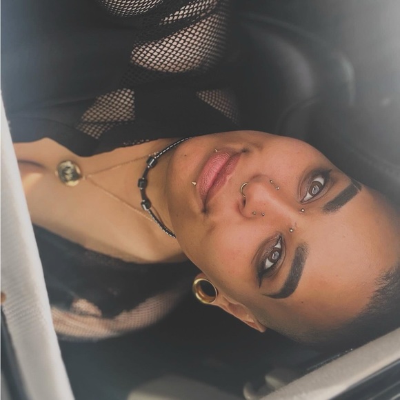 Self-proclaimed Goblin King, Lucifel Mors, at your service. - Picture 5 of 11